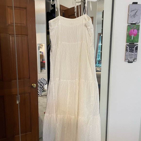 Soft white Petite Large boho dress. Express brand. NWT So beautiful.Fits like XL - Picture 2 of 8